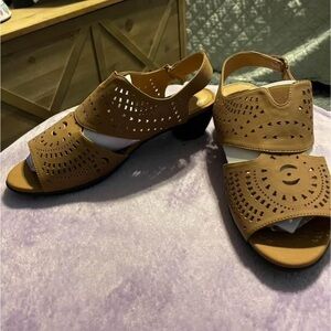 Comfortview Tan Cutout Sandals